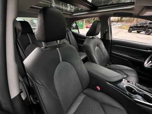 Used 2018 Toyota Camry XSE image 39