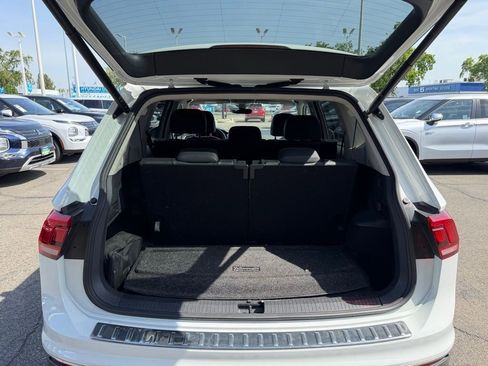 Used 2022 Volkswagen Tiguan SE image 9