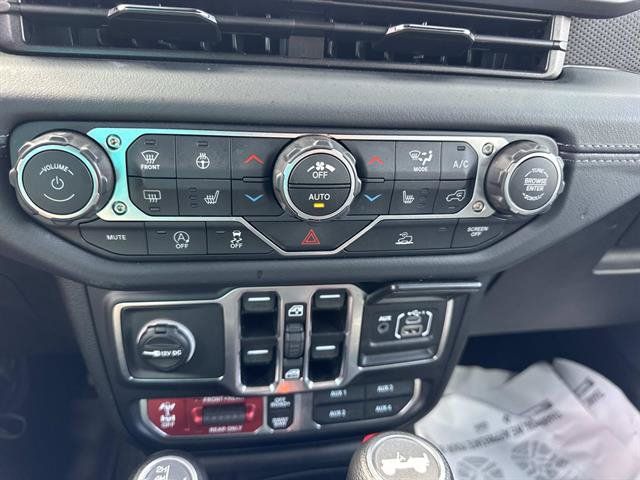 Used 2026 Jeep Wrangler Unlimited Rubicon AWD/4WD image 13