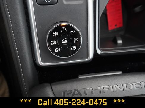 Used 2025 Nissan Pathfinder SL AWD/4WD image 39