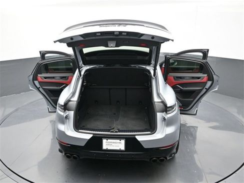 Used 2025 Porsche Cayenne GTS image 29