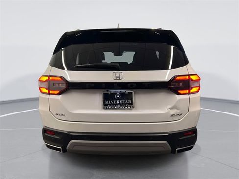 Used 2023 Honda Pilot Elite image 5