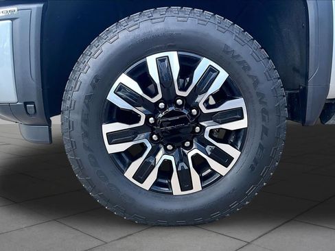 Used 2025 GMC Sierra 2500 Denali Ultimate AWD/4WD image 10