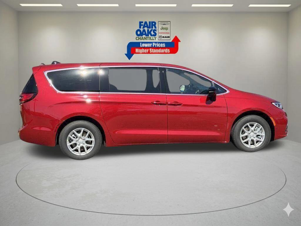 New 2026 Chrysler Pacifica Select FWD image 6