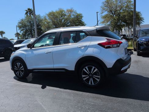 Used 2020 Nissan Kicks SR w/ SR Premium Package FWD image 6
