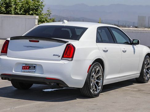 Used 2018 Chrysler 300 S RWD image 5