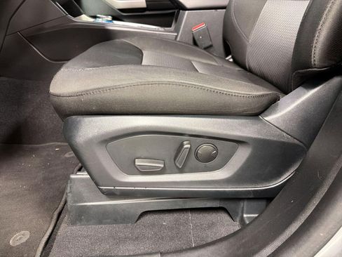 Used 2024 Ford Explorer XLT RWD image 14