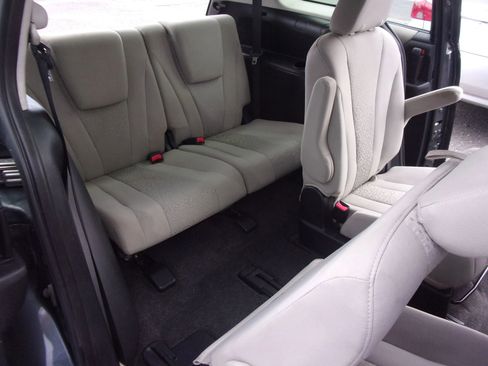 Used 2012 MAZDA MAZDA5 Sport image 15