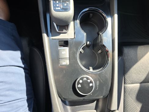 Used 2025 Nissan Rogue SV AWD/4WD image 23