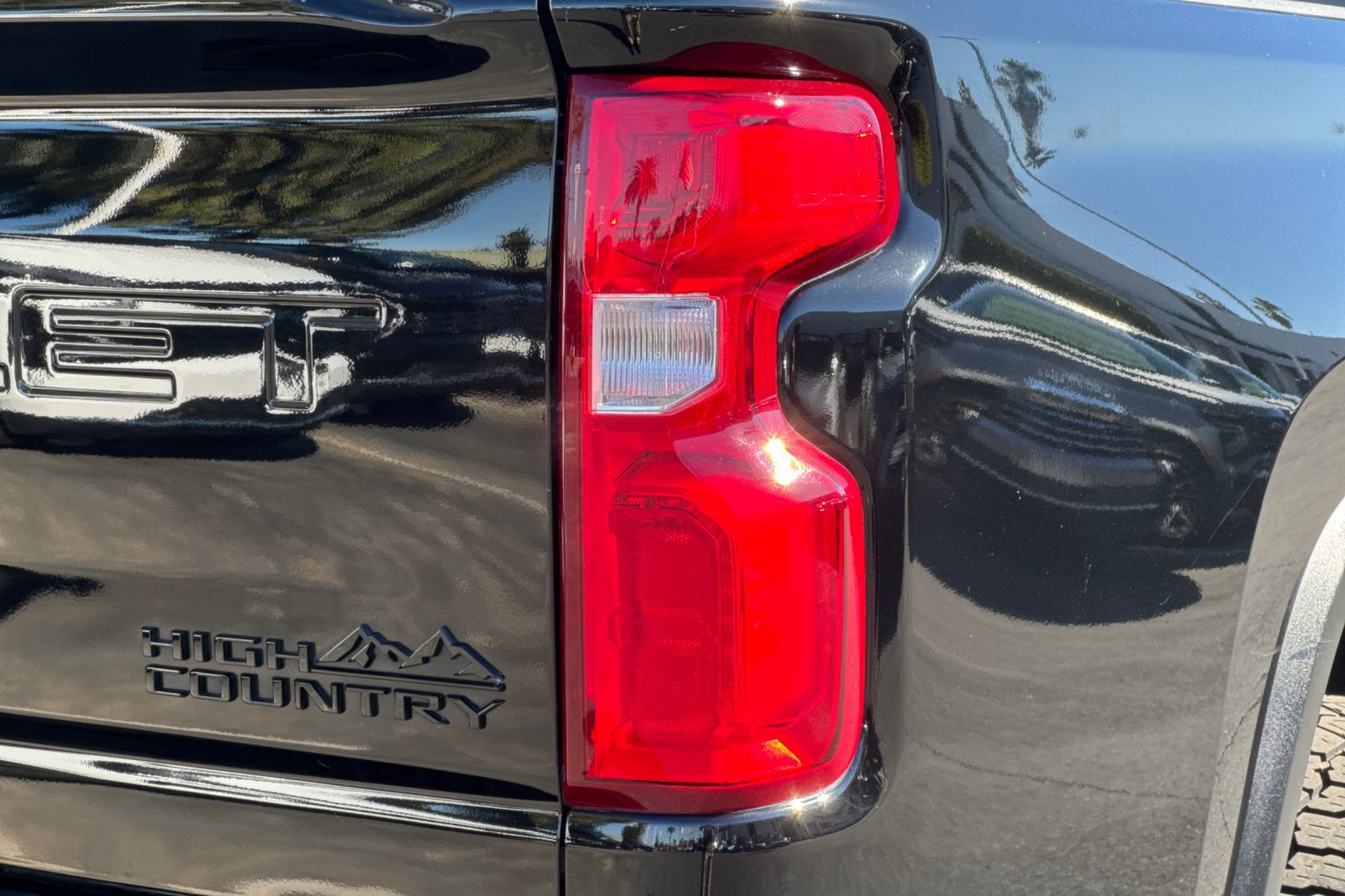 Used 2021 Chevrolet Silverado 2500 High Country w/ Z71 Off-Road Package AWD/4WD image 46