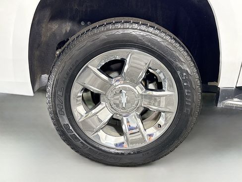 Used 2019 Chevrolet Suburban Premier RWD image 32
