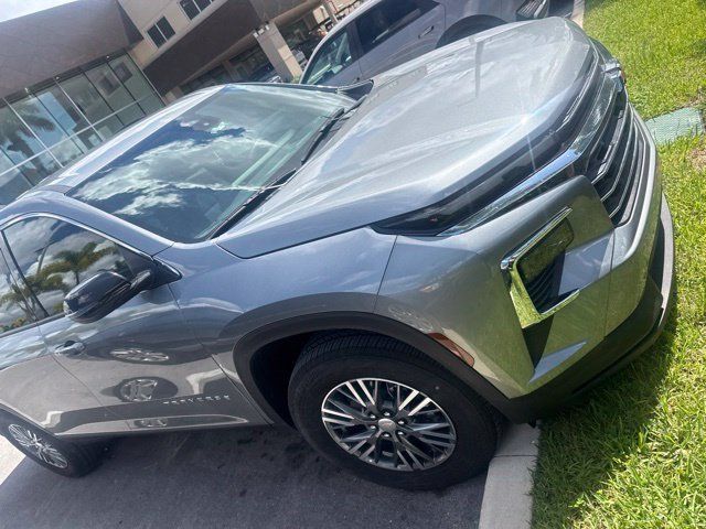 Used 2026 Chevrolet Traverse LT FWD image 4