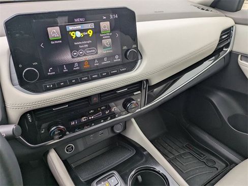 Used 2023 Nissan Rogue SL w/ SL Premium Package image 11