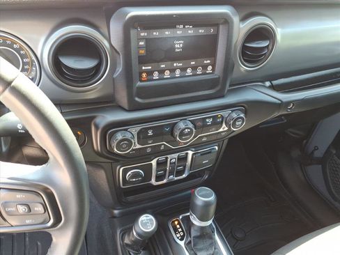 Used 2023 Jeep Gladiator Sport AWD/4WD image 27