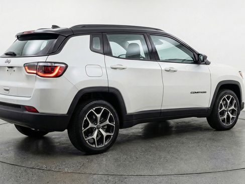 Used 2025 Jeep Compass Limited AWD/4WD image 9