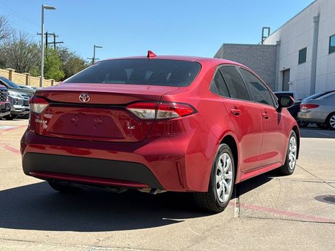 Used 2021 Toyota Corolla LE image 6