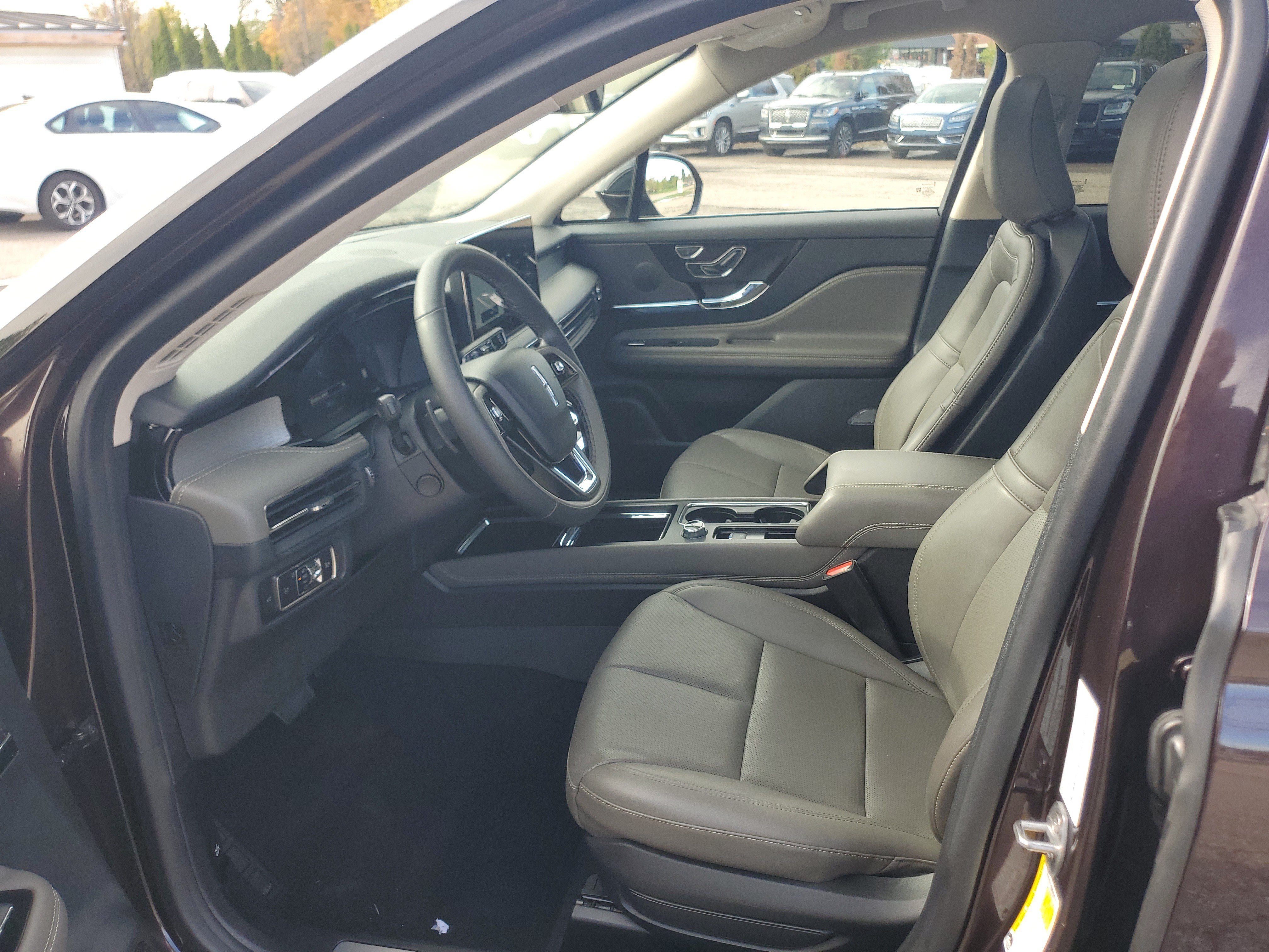 Certified 2023 Lincoln Corsair AWD w/ Equipment Group 101A image 12