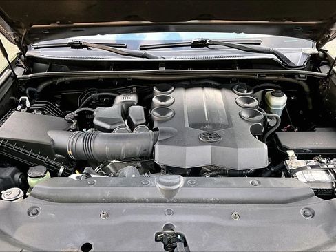 Used 2017 Toyota 4Runner SR5 Premium RWD image 21