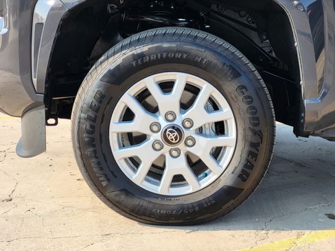 Certified 2025 Toyota Tacoma SR5 AWD/4WD image 8