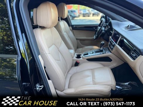 Used 2020 Porsche Macan AWD/4WD image 19
