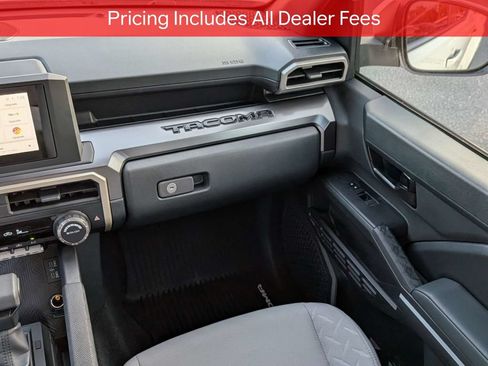Certified 2025 Toyota Tacoma SR5 AWD/4WD image 18