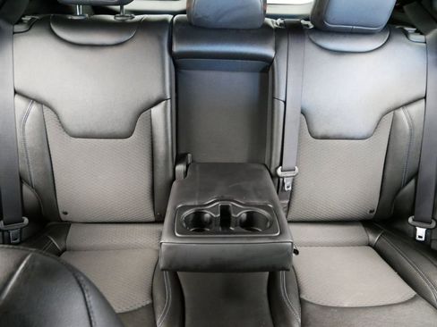 Certified 2025 Jeep Compass Latitude image 21