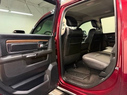 Used 2017 RAM 1500 Laramie AWD/4WD image 31
