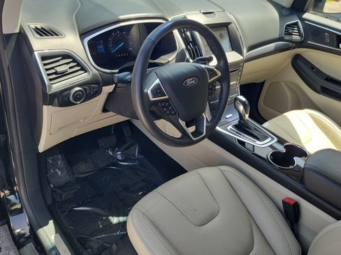 Used 2018 Ford Edge Titanium FWD image 9