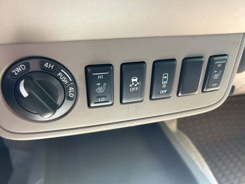 Used 2014 Nissan Frontier SL AWD/4WD image 22