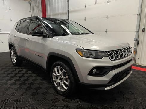 Used 2025 Jeep Compass Limited AWD/4WD image 5