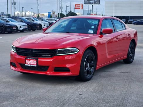 Used 2022 Dodge Charger SXT w/ Leather Interior Group RWD image 3