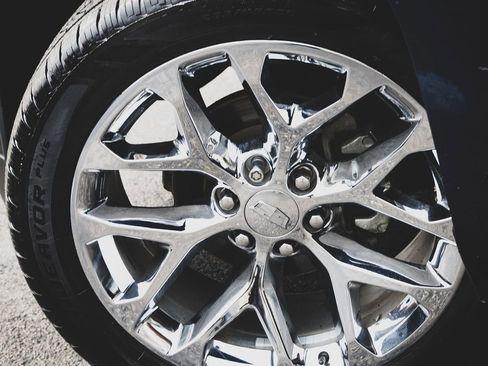 Used 2017 Cadillac Escalade ESV Luxury image 4