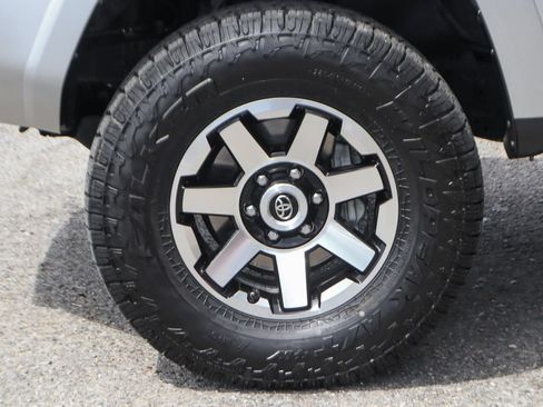 Used 2020 Toyota 4Runner TRD Off-Road AWD/4WD image 43