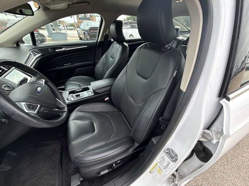 Used 2019 Ford Fusion Energi Titanium FWD image 18