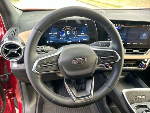 Used 2025 Chevrolet Equinox ACTIV w/ Safety and Technology Package image 14