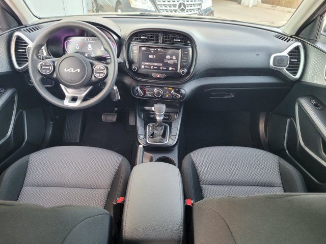 Certified 2025 Kia Soul LX w/ LX Technology Package FWD image 17