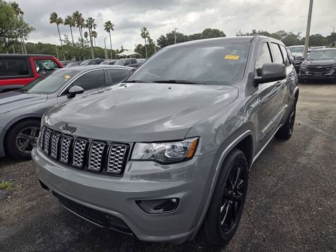 Used 2021 Jeep Grand Cherokee Laredo X RWD image 3
