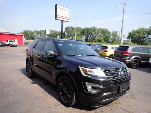 Used 2017 Ford Explorer XLT w/ Equipment Group 202A AWD/4WD image 1