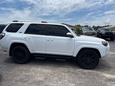 Used 2023 Toyota 4Runner SR5 Premium w/ Moonroof Package RWD image 8