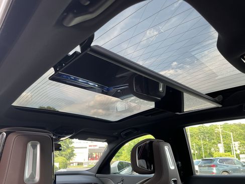 Certified 2025 BMW 740i w/ Premium Package RWD image 30