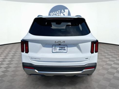 Certified 2025 Kia Sorento EX w/ Panoramic Sunroof Package AWD/4WD image 7