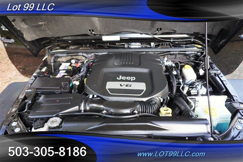 Used 2017 Jeep Wrangler Unlimited Sahara AWD/4WD image 23
