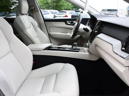 Used 2023 Volvo XC60 B5 Plus w/ Climate Package AWD/4WD image 25