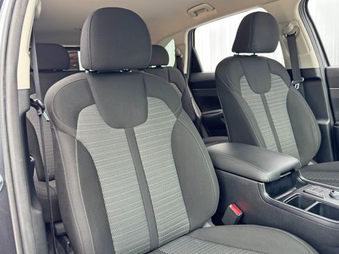 Used 2022 Kia Sorento LX image 32