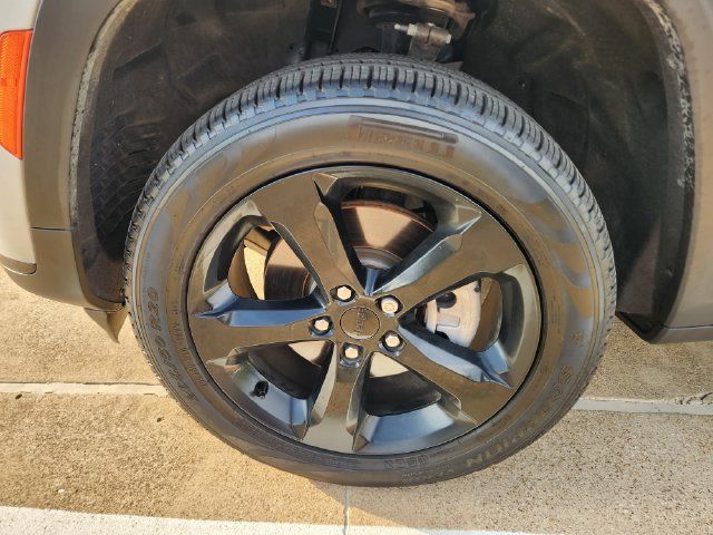 Used 2025 Jeep Grand Cherokee L Limited w/ Black Appearance Package AWD/4WD image 9