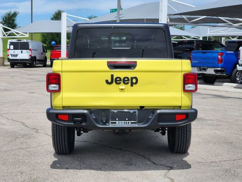 Used 2023 Jeep Gladiator Sport AWD/4WD image 6