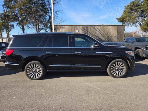 Used 2019 Lincoln Navigator L Reserve image 3