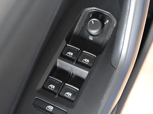 Used 2024 Volkswagen Jetta SE image 31