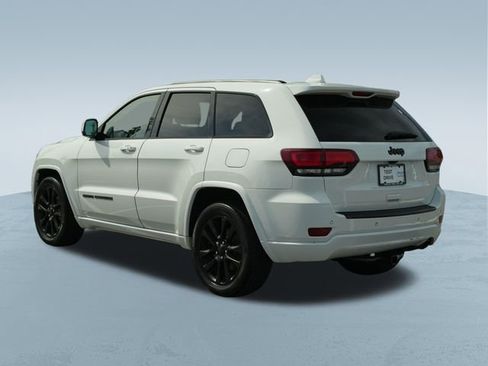 Used 2018 Jeep Grand Cherokee Altitude RWD image 6