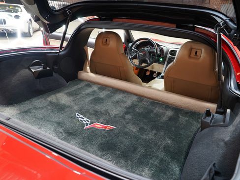 Used 2005 Chevrolet Corvette Coupe w/ Preferred Equipment Group RWD image 32